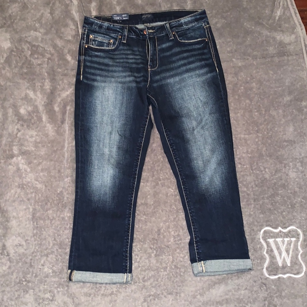 New with tags Women’s size 31 Daytrip cropped jeans from Buckle